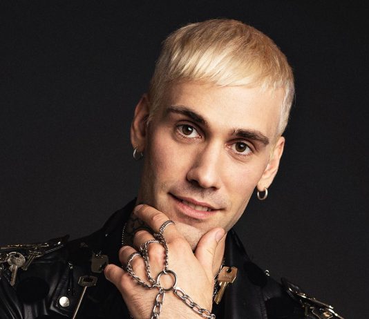 Mr.Rain, grande successo all’Arcimboldi di Milano: “Chiedere aiuto mi ha salvato la vita. Un supereroe sa rialzarsi. Sono stufo dei numeri che decidono il valore della musica” Mr. Rain