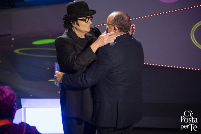 Renato Zero a C’è Posta per te 2023: sorpresa al papà di Camilla | Video Witty Tv Renato Zero a C'è Posta per te