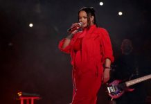 Rihanna infiamma l’Half Time del Super Bowl: lāesibizione in rosso, ed ĆØ di nuovo incinta | Video Rihanna incinta
