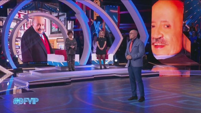 Grande Fratello Vip, il saluto di Alfonso Signorini a Maurizio Costanzo | Video Mediaset Signorini Saluta Costanzo