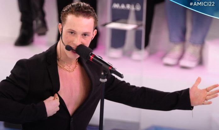 Wax ad Amici 22: su Twitter arrivano i complimenti di Mr Rain | Video Witty Tv Amici 22 Wax