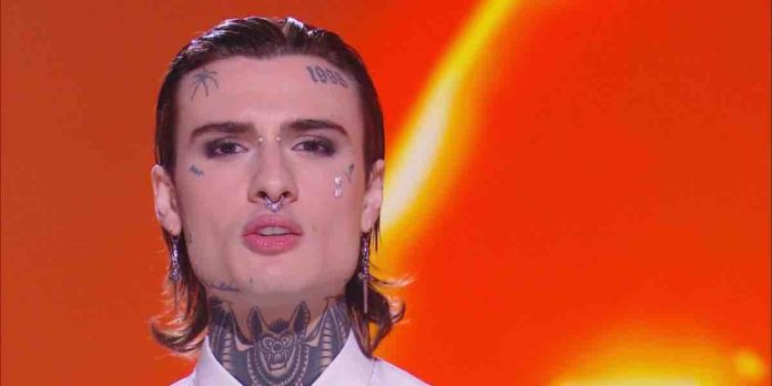 Rosa Chemical a Le Iene dopo il bacio con Fedez, il suo monologo | Video Mediaset Rosa Chemical a Le Iene