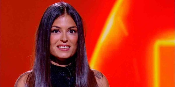 Le Iene, il monologo di Sara Tommasi: “ho un grave disturbo bipolare, ma voglio dimenticare il buio e vivere al sole” | Video Mediaset Sara Tommasi a Le Iene