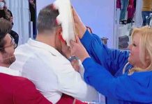 Uomini e Donne, Tina Cipollari tira una torta in faccia a Riccardo | Video Witty TV Tina torta a Riccardo a Uomini e Donne