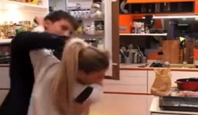 Grande Fratello Vip, Daniele Dal Moro è stato squalificato: il motivo | Video Mediaset Dal Moro squalificato