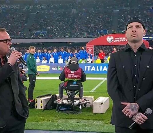 Italia – Inghilterra: Gigi D’Alessio e Clementino cantano l’Inno di Mameli. Ellynora, di origini napoletane, quello inglese | VIDEO Italia Inghilterra