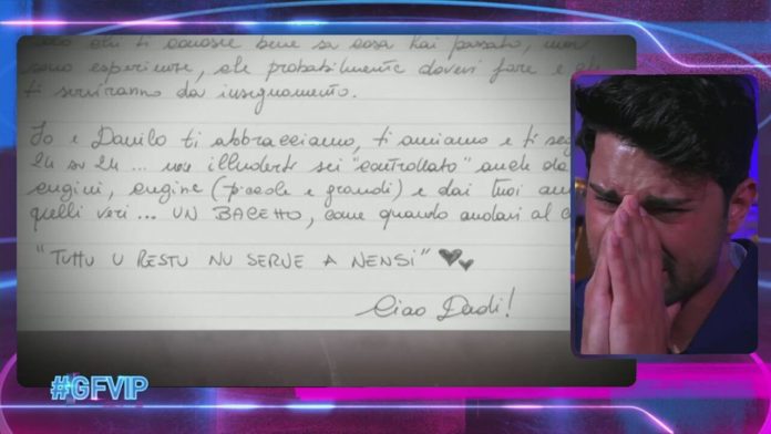 Grande Fratello Vip, una dolce sorpresa per Davide Donadei: la lettera della mamma | Video Mediaset Lettera della mamma di Davide