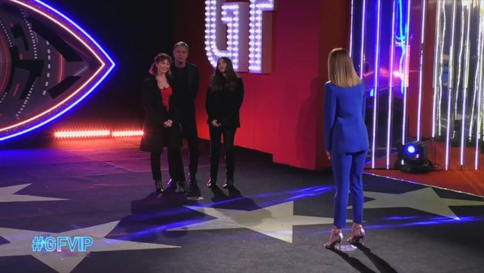 Grande Fratello Vip, sorpresa a Milena Miconi: arrivano il marito Mauro e le figlie Sofia e Agnese | Video Mediaset Sorpresa a Milena