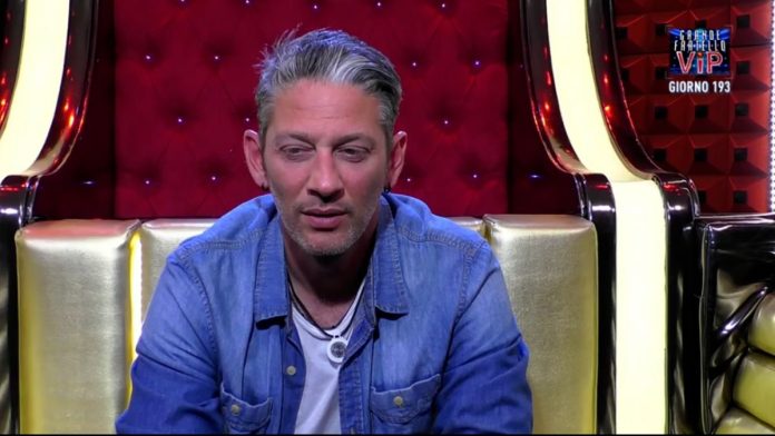 GF Vip, Signorini rimprovera Tavassi in Confessionale: “Hai litigato con Micol, e ti sei lasciato andare ad una serie di parole…”. Il web invoca la squalifica | Video Mediaset Tavassi