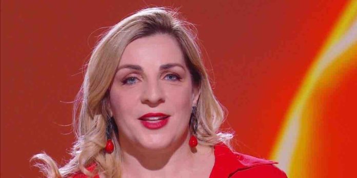 Le Iene, il monologo di Elena Di Cioccio: “sono sieropositiva, ho l’Hiv. Oggi sono fiera di me, non mi vergogno più” | Video Mediaset Elena di Cioccio, monologo a Le Iene