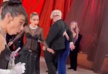 Lady Gaga aiuta un fotografo caduto sul red carpet degli Oscar 2023, il video Lady Gaga