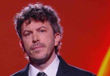 Le Iene, il monologo di Leandro Emede: “I nostri figli privati dei loro diritti, figli di un Dio minore e di un amore sbagliato” | Video Mediaset Leandro Emede, il monologo a Le Iene