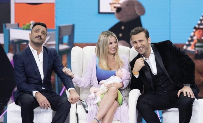 Diletta Leotta a “Felicissima Sera – All Inclusive”, prove da mamma con Pio e Amedeo | Video Mediaset