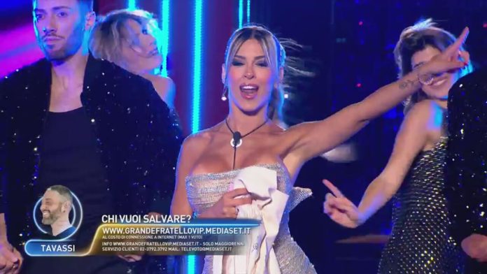 Grande Fratello Vip 2023 finale, sorpresa ad Oriana Marzoli, la mamma e il balletto di Las Divinas | Video Mediaset Oriana