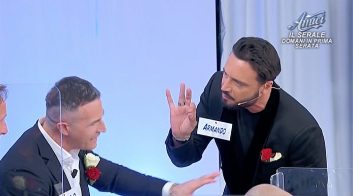 Uomini e Donne, Maria De Filippi e Armando riprendono Riccardo | Video Witty Tv Uomini e donne armando e riccardo