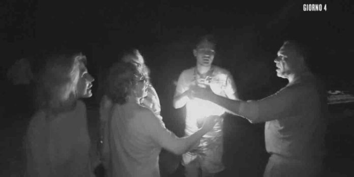 Isola dei Famosi 2023, Cecchi Paone contro Nathaly Caldonazzo: “sei una pescivendola”. Scoppia la lite | Video Mediaset Lite Cecchi Paone e Nathaly Caldonazzo a L'Isola dei Famosi 2023