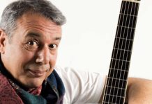 Federico Salvatore morto a Napoli a 63 anni: chansonnier e showman di “Azz” diventato famoso al Maurizio Costanzo Show federico-salvatore