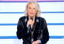 Uomini e donne e Amici vanno in vacanza per Natale 2023: quando ritornano (nel 2024) Maria De Filippi, Uomini e Donne