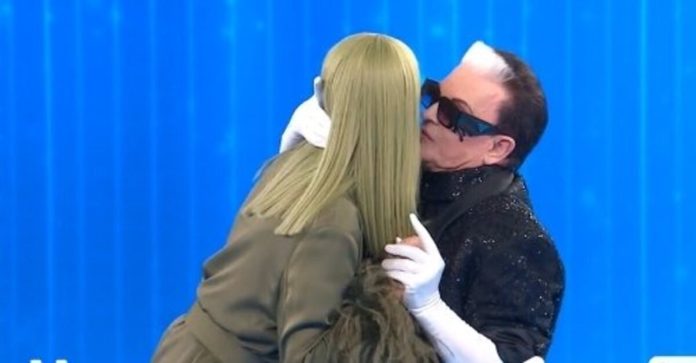 Alessandra Celentano e Cristiano Malgioglio ad Amici 22: il ballo della pace | Video Witty Tv Alessandra Celentano e Cristiano Malgioglio