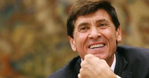 Gianni Morandi apre le porte di casa sua: