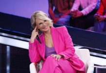 Amici 24, Senza Cri canta Sangiovanni e Maria dice: “Speriamo che a Sangio sia piaciuta, un grande bacio” | Video Witty Tv Amici di Maria De Filippi quando in tv