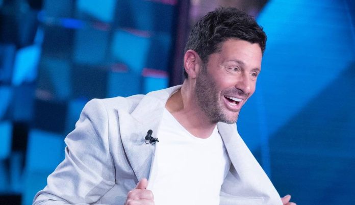 Filippo Bisciglia a Verissimo: “Silvia, ho un video per te!” | Video Mediaset Filippo Bisciglia a Verissimo