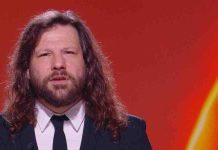 Le Iene, il monologo di Martin Castrogiovanni: “la vita è un pallone di rugby: rimbalza in maniera imperfetta” | Video Mediaset Martin Castrogiovanni a Le Iene