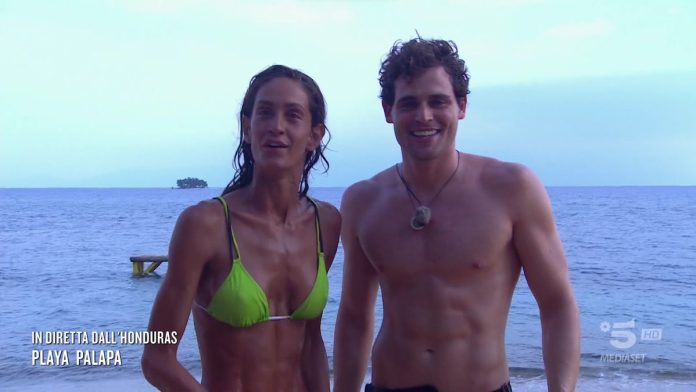 Isola dei Famosi 2023: sorpresa per Helena da parte di Carlo con tanto di proposta di fidanzamento | Video Mediaset Isola Dei Famosi Carlo ed Helena copia