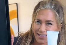 Jennifer Aniston Instagram: l’attrice mostra i suoi capelli grigi a 54 anni. Ovazione dei fans per il look al naturale L'attrice Jennifer Aniston