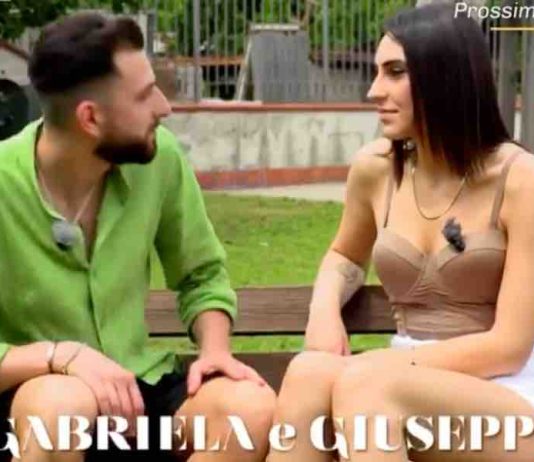 Temptation Island 2023, Gabriela e Giuseppe sono la prima coppia ufficiale: il video della presentazione Gabriela e Giuseppe, Temptation Island 2023