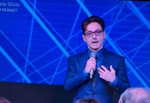 Pier Silvio Berlusconi, il discorso ai dipendenti Mediaset: “Da domani torniamo a essere quello che siamo sempre stati” Pier Silvio Berlusconi discorso Mediaset