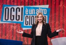 Serena Bortone, i saluti a “Oggi è un altro giorno” su Rai 1: “per 3 anni uno spazio libero. Siate liberi, autentici a qualsiasi prezzo” | Video serena bortone