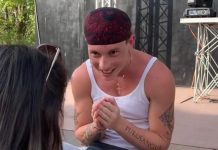 Wax, il gesto inaspettato di una fan: gli regala una stella – Video