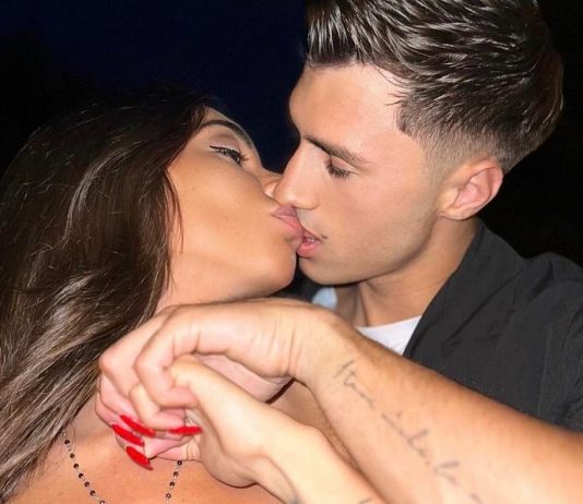 Perla Vatiero e Mirko Brunetti si sono lasciati: lui fa un tatuaggio con la tentatrice Greta e incontra la sua famiglia Mirko e Greta