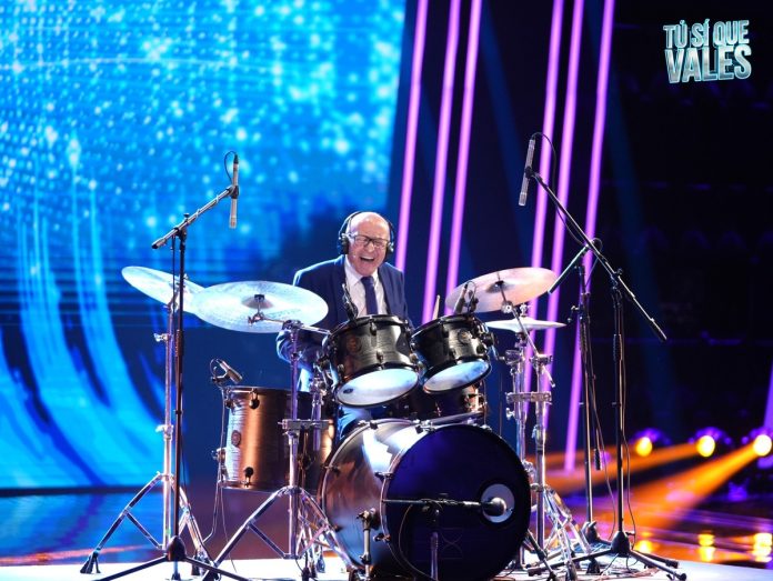 Tu si que vales 2023, Tonino il nonno che suona la batteria: Zerbi gli chiede le bacchette | Video Witty Tv Tu si que vales 2023 Tonino