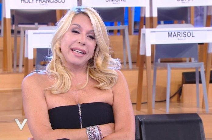 Anna Pettinelli a Verissimo: “Negli anni 90 andai in vacanza con Rudy Zerbi! | Video Mediaset Anna Pettinelli a Verissimo