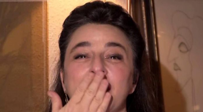 Esra Dermancioglu a Verissimo: il regalo di Silvia Toffanin | Video Mediaset Esra Dermancioglu a Verissimo