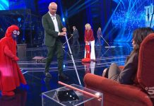 Giovannino a Tu si que vales 2023 fa fare le pulizie dello studio ai giudici | Video Witty Tv Giovannino a Tu si que vales