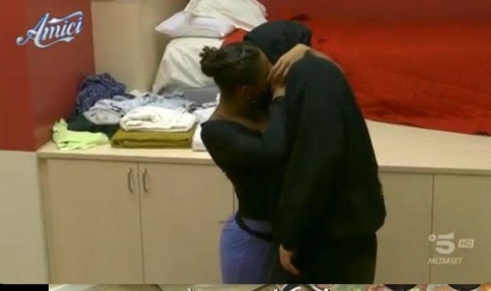 Amici 23: i richiestissimi baci di Petit e la ship con Marisol | Video Witty Tv Amici 23 i baci di Petit