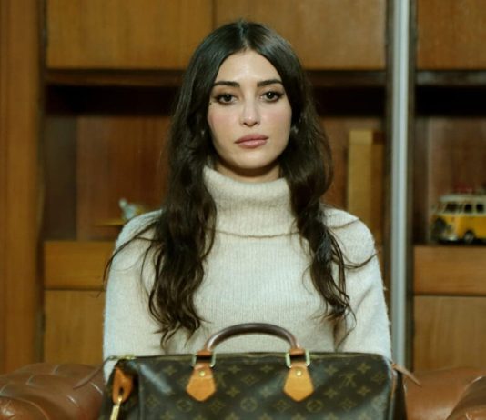 Replica Terra Amara in streaming, puntata del 17 ottobre 2023 | Video Mediaset Terra Amara - Mujgan