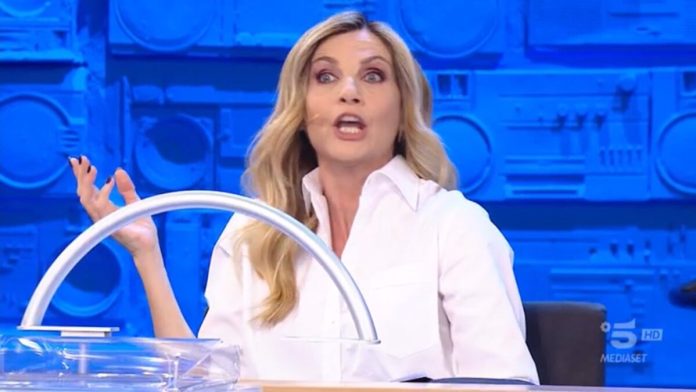 Amici 23, lite tra Lorella Cuccarini e Anna Pettinelli: “Due anni fa stavamo con gola secca” | Video Witty Tv Amici 23 lite