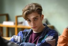 Un Professore 2, intervista a Domenico Cuomo: “Alle medie sono stato vittima di bullismo. Il successo non mi ha cambiato, resto con i piedi a terra” Domenico Cuomo in un professore 2