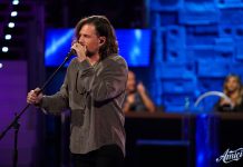 Enrico Nigiotti ad Amici 23 canta Ninnananna: l’esibizione che ha commosso tutti | Video Witty Tv Enrico Nigiotti ad Amici 23