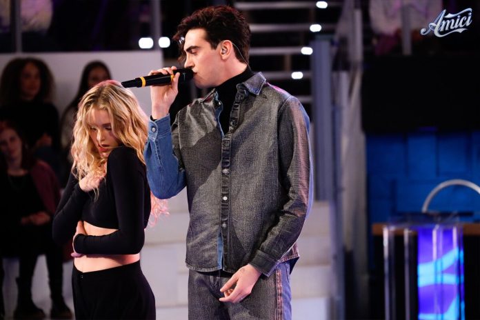 Michele Bravi ad Amici 23 canta Odio, il nuovo brano: ecco l’esibizione | Video Witty Tv Michele Bravi