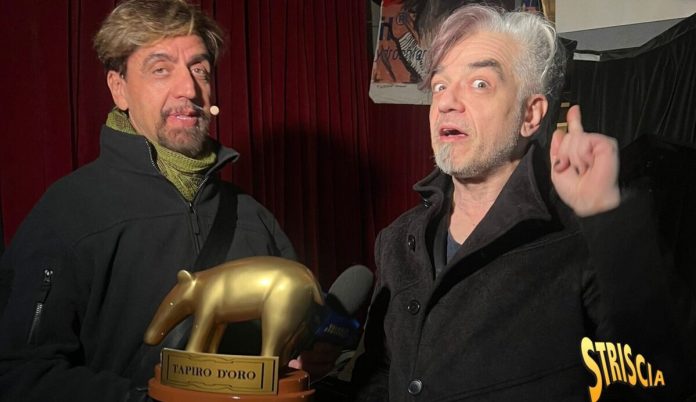 Striscia la Notizia, tapiro d’oro a Morgan: “Fedez mi ha detto cose gravi” | Video Mediaset Striscia la Notizia tapiro Morgan