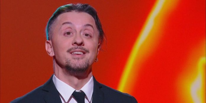 Le Iene 2023, il monologo di Dardust: “disintossichiamoci dalle aspettative, dalle ossessioni dei sold out” | Video Mediaset Dardust monologo a Le Iene