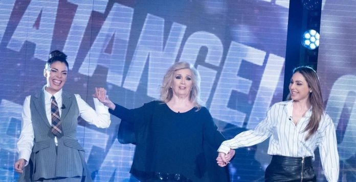 Iva Zanicchi, Mietta e Anna Tatangelo a Verissimo: tra canzoni e risate | Video Mediaset Iva Zanicchi, Mietta e Anna Tatangelo a Verissimo