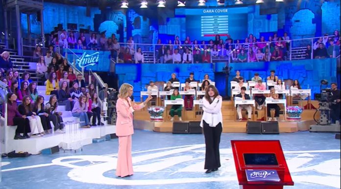 Lil Jolie ad Amici 23 in lacrime per la possibile sfida: le parole incoraggianti di Maria De Filippi | Video Witty Tv Lil Jolie