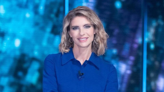 Martina Colombari a Verissimo: “Grazie al gruppo delle mamme, ho tante amiche” | Video Mediaset Martina Colombari a Verissimo