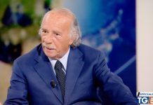 Mediaset, Mimun non lascia la guida del Tg5: smentite le notizie di un suo addio Clemente Mimun, direttore Tg5